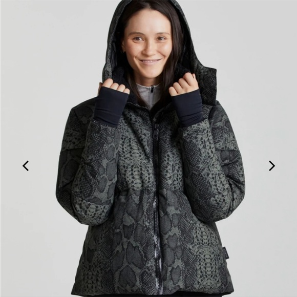 Varley Dorothy
Ski Jacket
Mono Boa XS - Picture 2 of 12